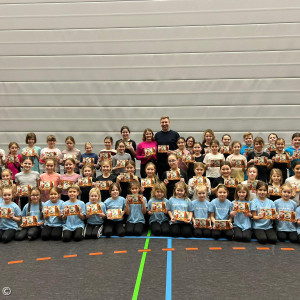 Prinzenpaar mit Kids und den Therme Erding Adventskalendern: